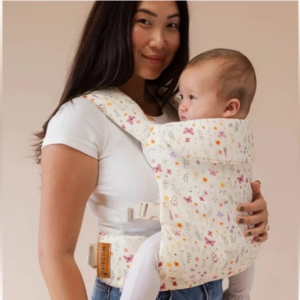 Wildbird Carrier in Meadow
